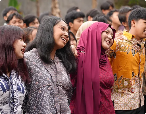 朝礼では日本の歌を熱唱<br class="u-sp-only">規律を学ぶ